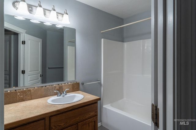 4719 Kadie St, Caldwell, ID 83607