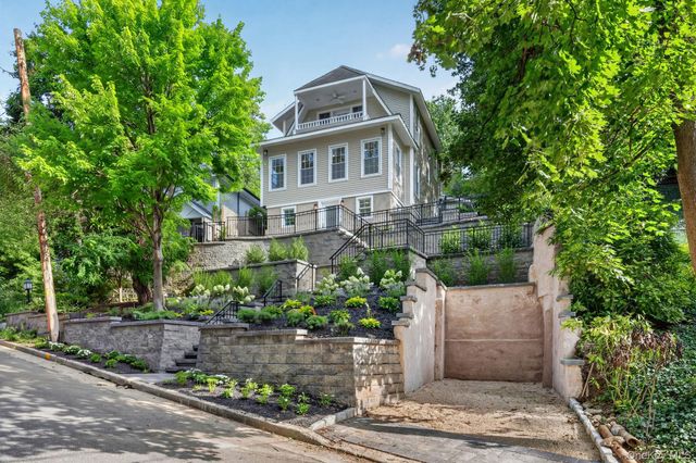 111 Altamont Avenue, Sea Cliff, NY 11579