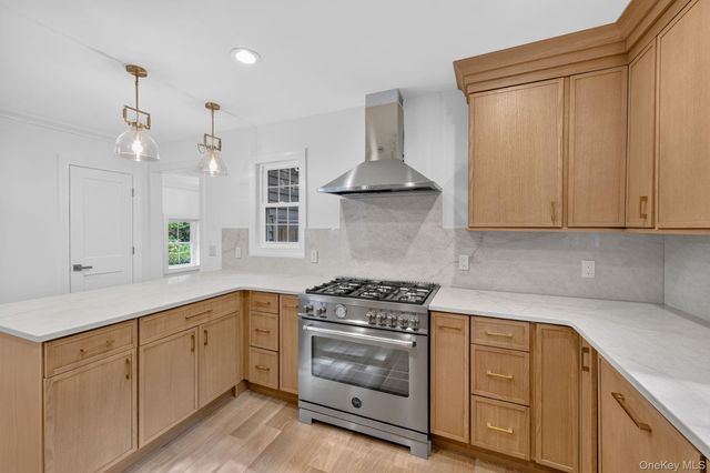 111 Altamont Avenue, Sea Cliff, NY 11579