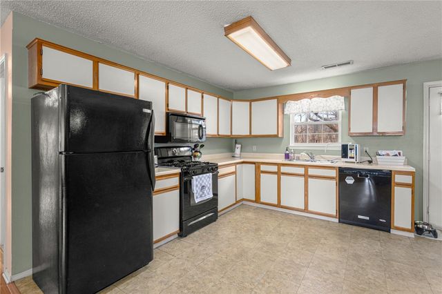 250 W Yoes Place, Fayetteville, AR 72701