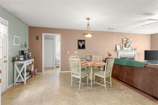 250 W Yoes Place, Fayetteville, AR 72701