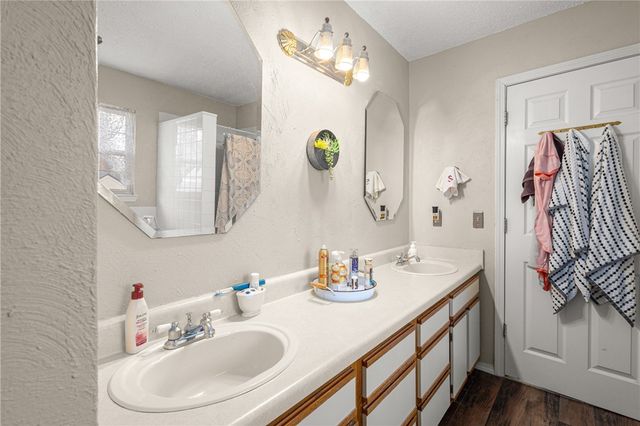 250 W Yoes Place, Fayetteville, AR 72701