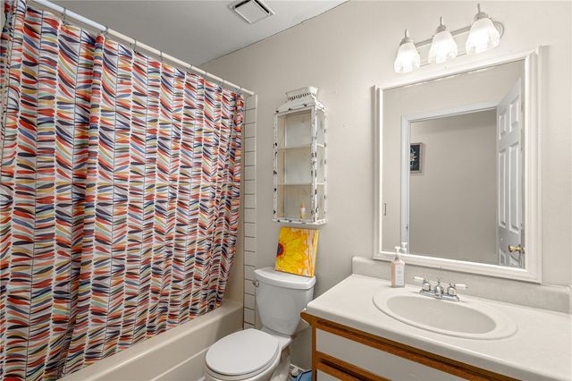 250 W Yoes Place, Fayetteville, AR 72701