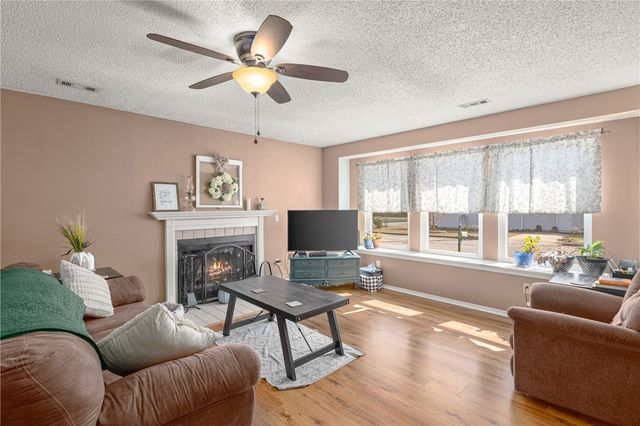 250 W Yoes Place, Fayetteville, AR 72701