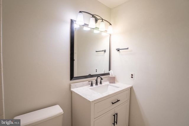 669-A ROSE HOLLOW DR, Yardley, PA 19067