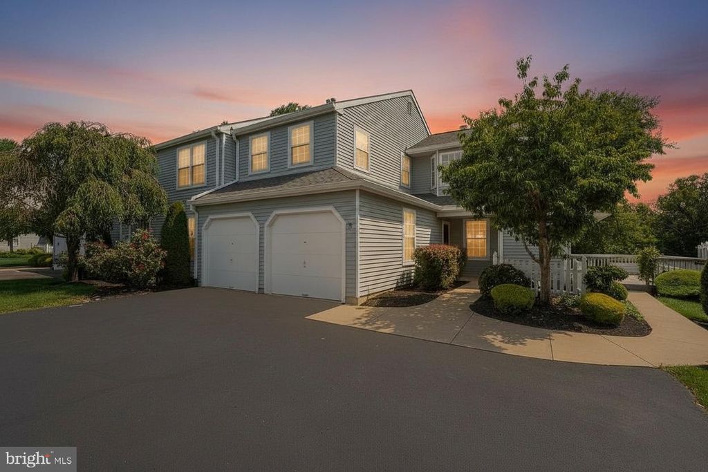 669-A ROSE HOLLOW DR, Yardley, PA 19067
