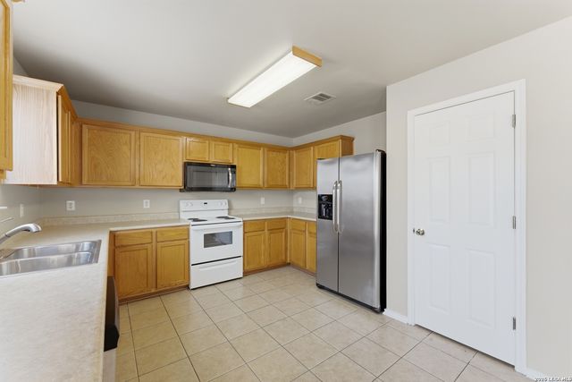 1754 Barking Wolf, San Antonio, TX 78245