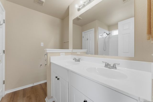 1754 Barking Wolf, San Antonio, TX 78245