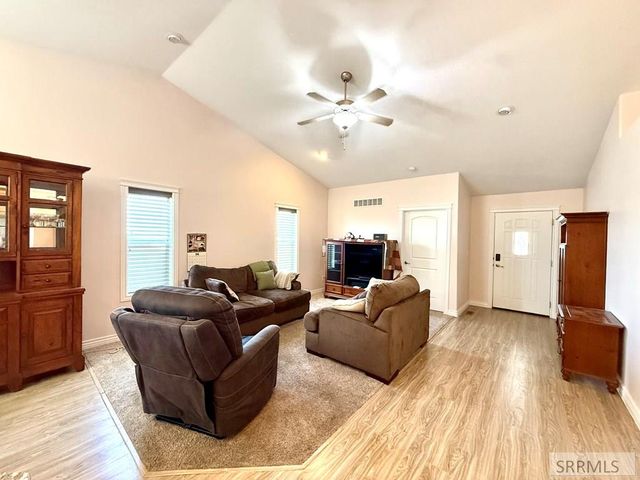 492 Gwen Loop, Blackfoot, ID 83221