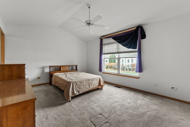 1150 Coventry Lane, Bolingbrook, IL 60440