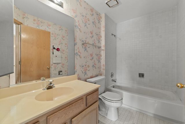 1150 Coventry Lane, Bolingbrook, IL 60440