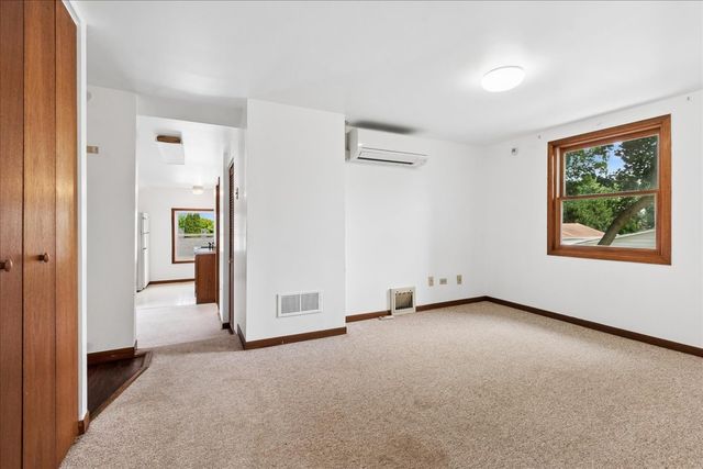 10808 N Woodstock Street, Huntley, IL 60142