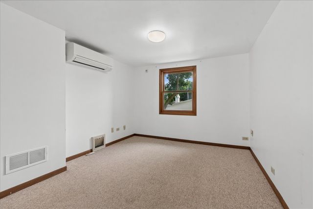 10808 N Woodstock Street, Huntley, IL 60142
