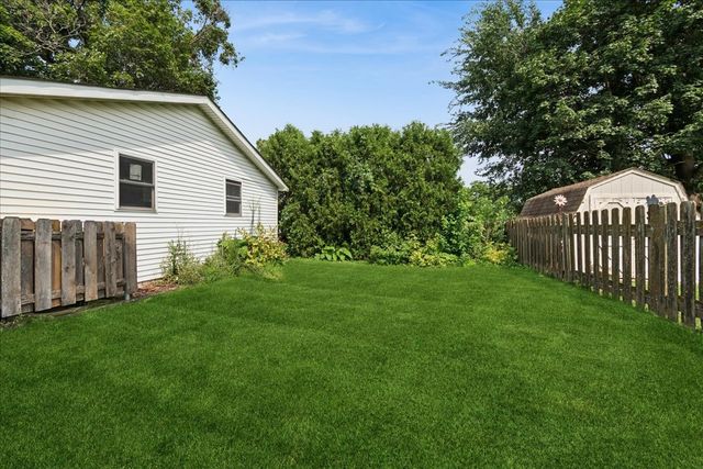 10808 N Woodstock Street, Huntley, IL 60142