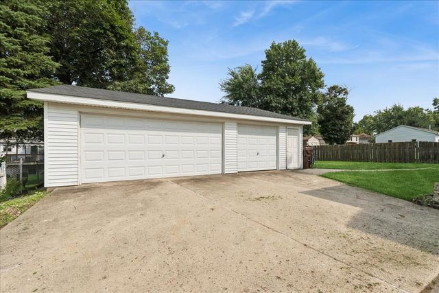 10808 N Woodstock Street, Huntley, IL 60142