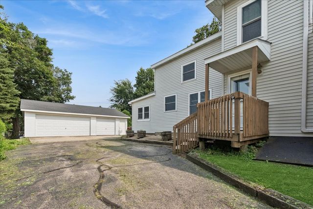 10808 N Woodstock Street, Huntley, IL 60142