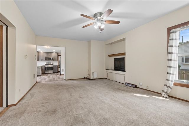10808 N Woodstock Street, Huntley, IL 60142