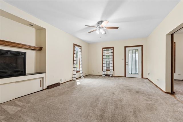 10808 N Woodstock Street, Huntley, IL 60142
