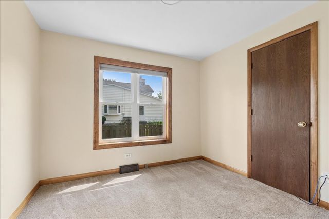 10808 N Woodstock Street, Huntley, IL 60142