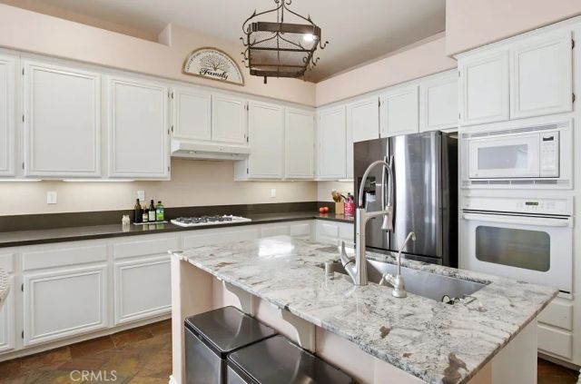 26161 Wyndemere Court, Escondido, CA 92026