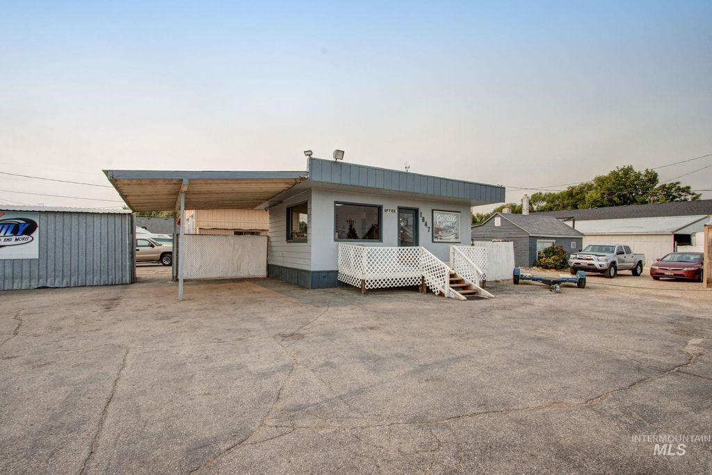 1647 Garrity Blvd, Nampa, ID 83687 photo 3