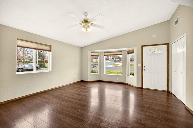 1035 N Keene Way Drive, Medford, OR 97504