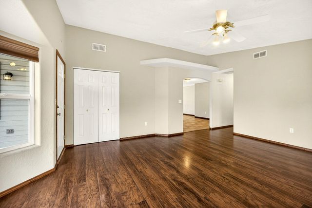 1035 N Keene Way Drive, Medford, OR 97504