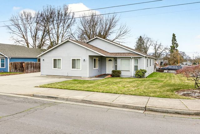 1035 N Keene Way Drive, Medford, OR 97504