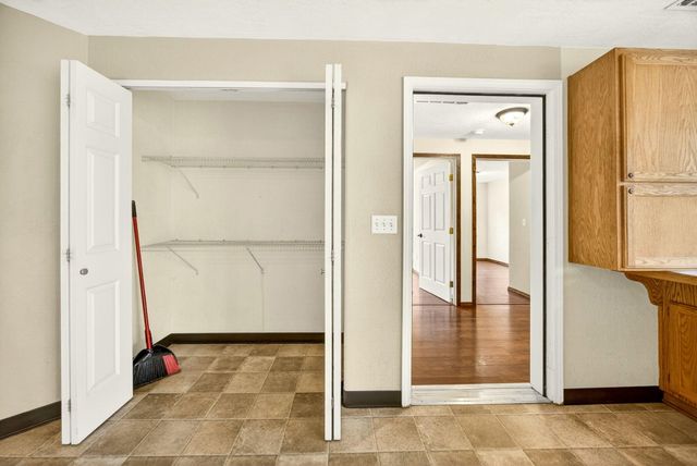 1035 N Keene Way Drive, Medford, OR 97504