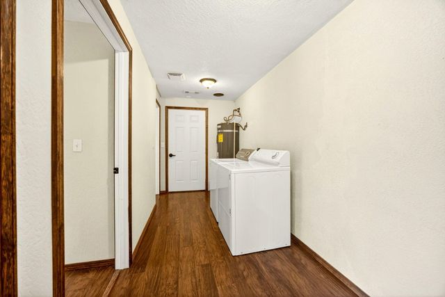 1035 N Keene Way Drive, Medford, OR 97504