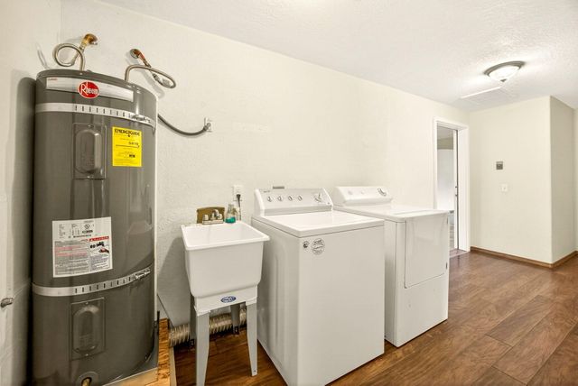 1035 N Keene Way Drive, Medford, OR 97504