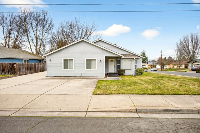 1035 N Keene Way Drive, Medford, OR 97504