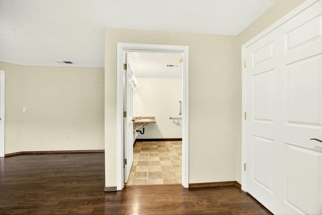 1035 N Keene Way Drive, Medford, OR 97504