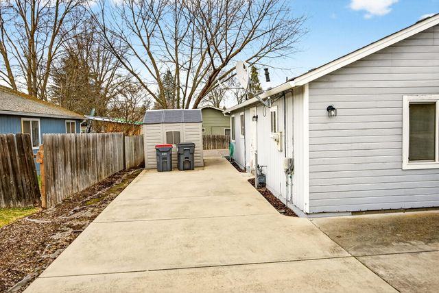 1035 N Keene Way Drive, Medford, OR 97504