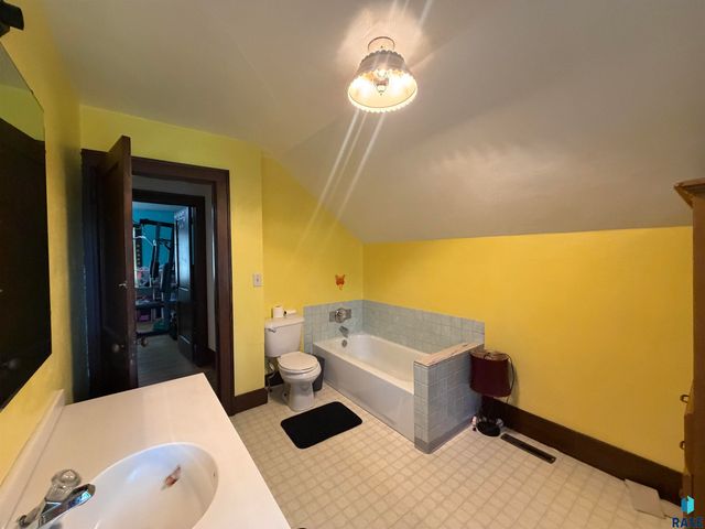 194 40th Ave Avenue, Hills, MN 56138