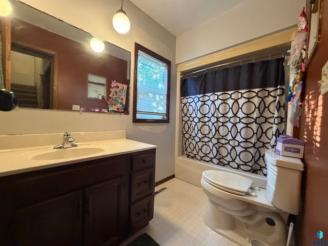 194 40th Ave Avenue, Hills, MN 56138