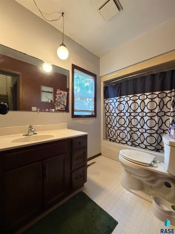 194 40th Ave Avenue, Hills, MN 56138