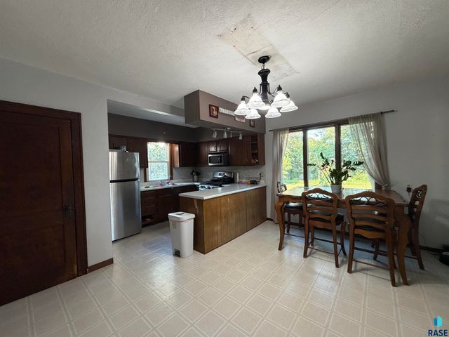 194 40th Ave Avenue, Hills, MN 56138