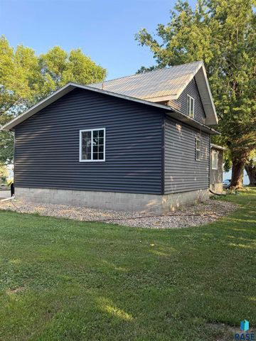 194 40th Ave Avenue, Hills, MN 56138