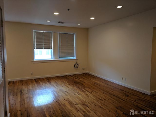 385 GEORGE Street 2B, New Brunswick, NJ 08846