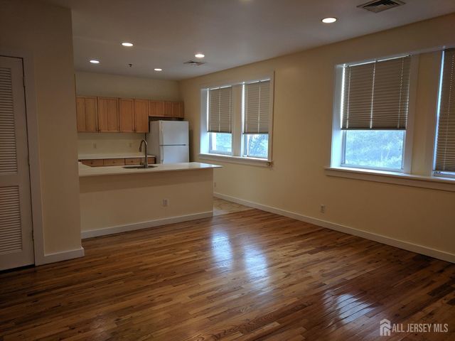 385 GEORGE Street 2B, New Brunswick, NJ 08846