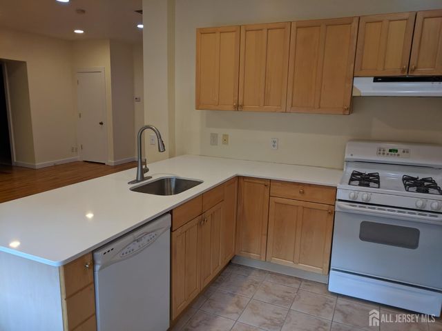 385 GEORGE Street 2B, New Brunswick, NJ 08846