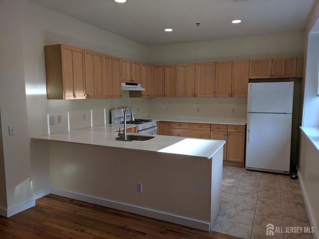 385 GEORGE Street 2B, New Brunswick, NJ 08846