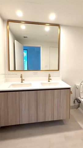 77 SE 5th st 2305, Miami, FL 33131