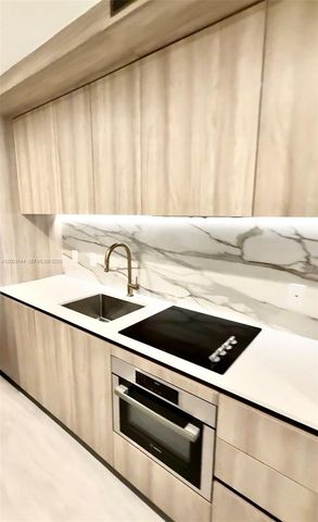 77 SE 5th st 2305, Miami, FL 33131