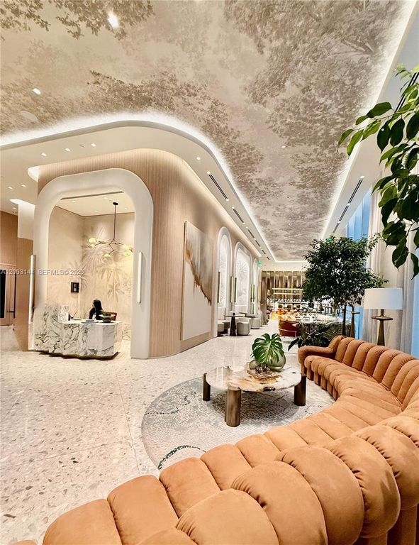 77 SE 5th st 2305, Miami, FL 33131