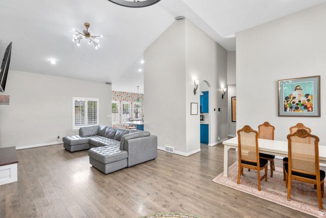 483 E CRYSTAL SPRING DR, Draper, UT 84020