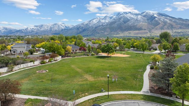 483 E CRYSTAL SPRING DR, Draper, UT 84020