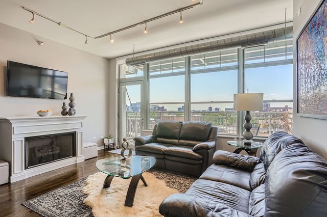 1200 W Monroe Street 812, Chicago, IL 60607