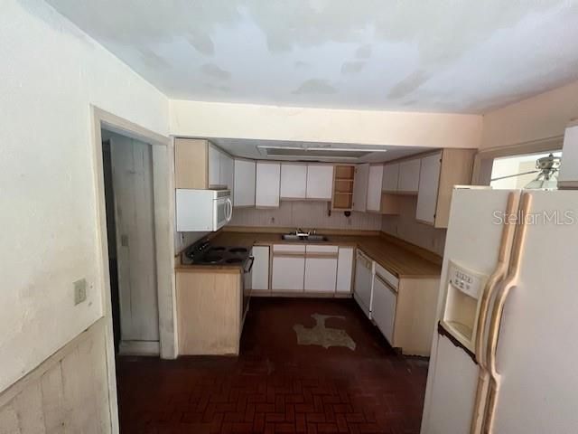 14704 CARNATION DRIVE, Tampa, FL 33613